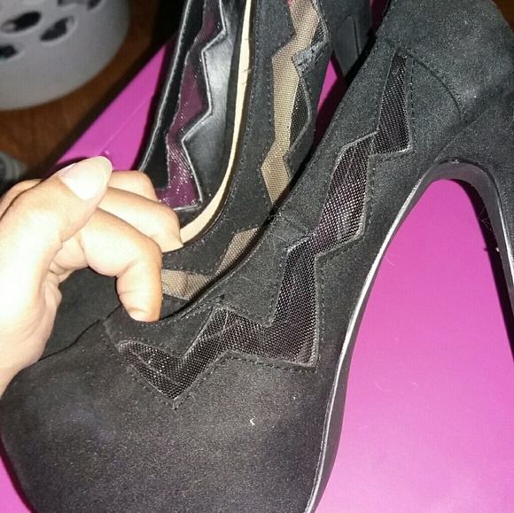 Heels - Picture 4 of 4